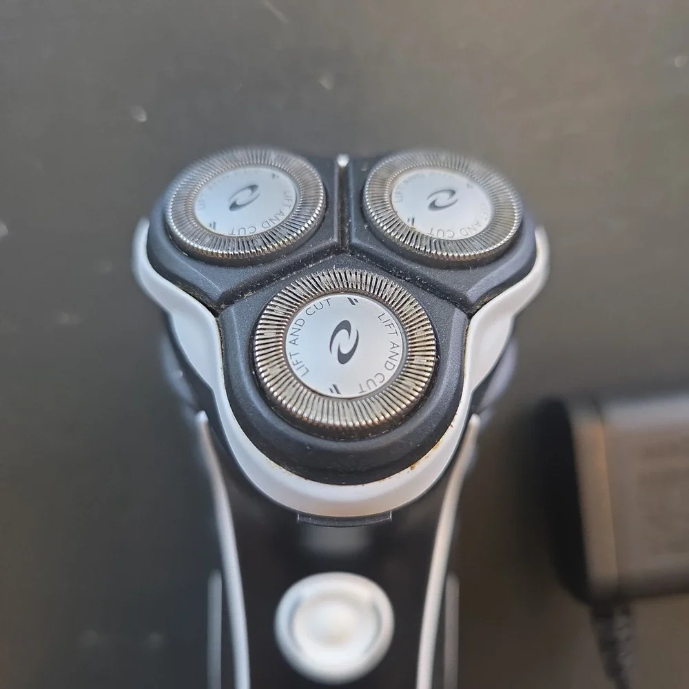 Philips Norelco 7310XL Men's Cordless Rotary Electric Shaver with Pop-up Trimmer